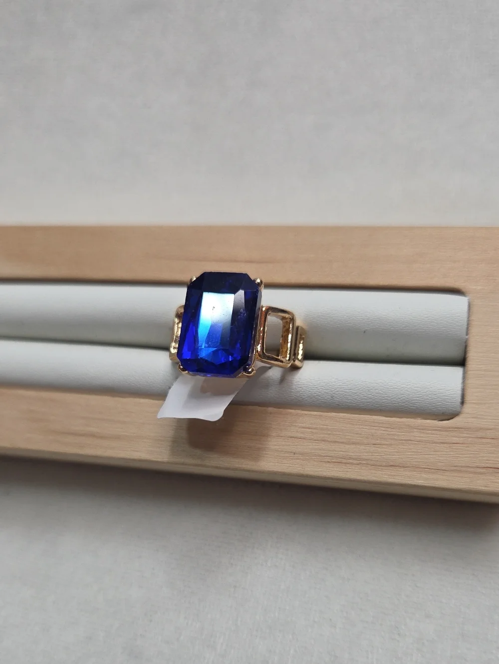 Women's Blue Crystal Ring Gold Tone Band Elegant Rhinestone Crystal Fashion Ring
